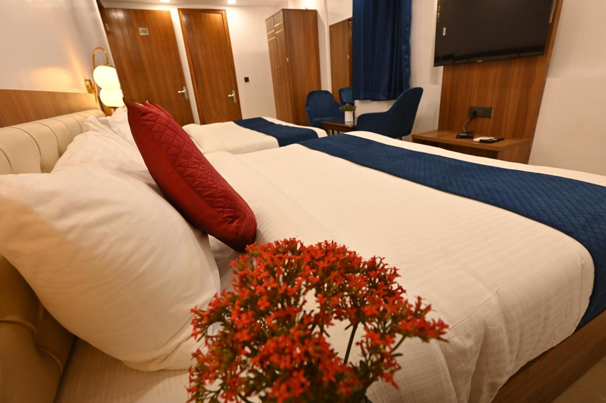 Hotel Down Town Paschim Vihar Delhi  Exterior photo